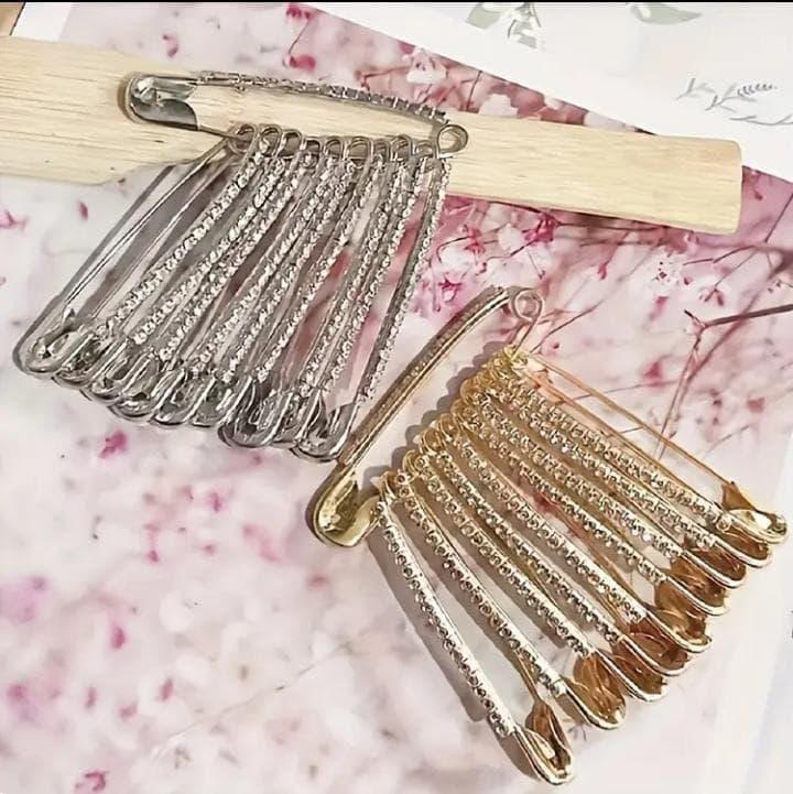 12 Pcs Fancy Safety Pins Set – Silver & Golden Colors for Abaya & Hijab Styling | Kiswa Online Store