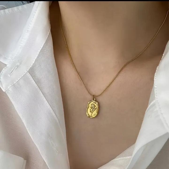 Golden Necklace Flower Design – Simple & Elegant Jewelry for Women | Kiswa Online Store
